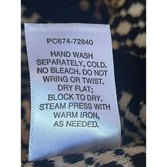 Women's Pendleton Long Sleeve Black White Pattern Cardigan Sweater Sz Med Petite - Picture 6 of 6